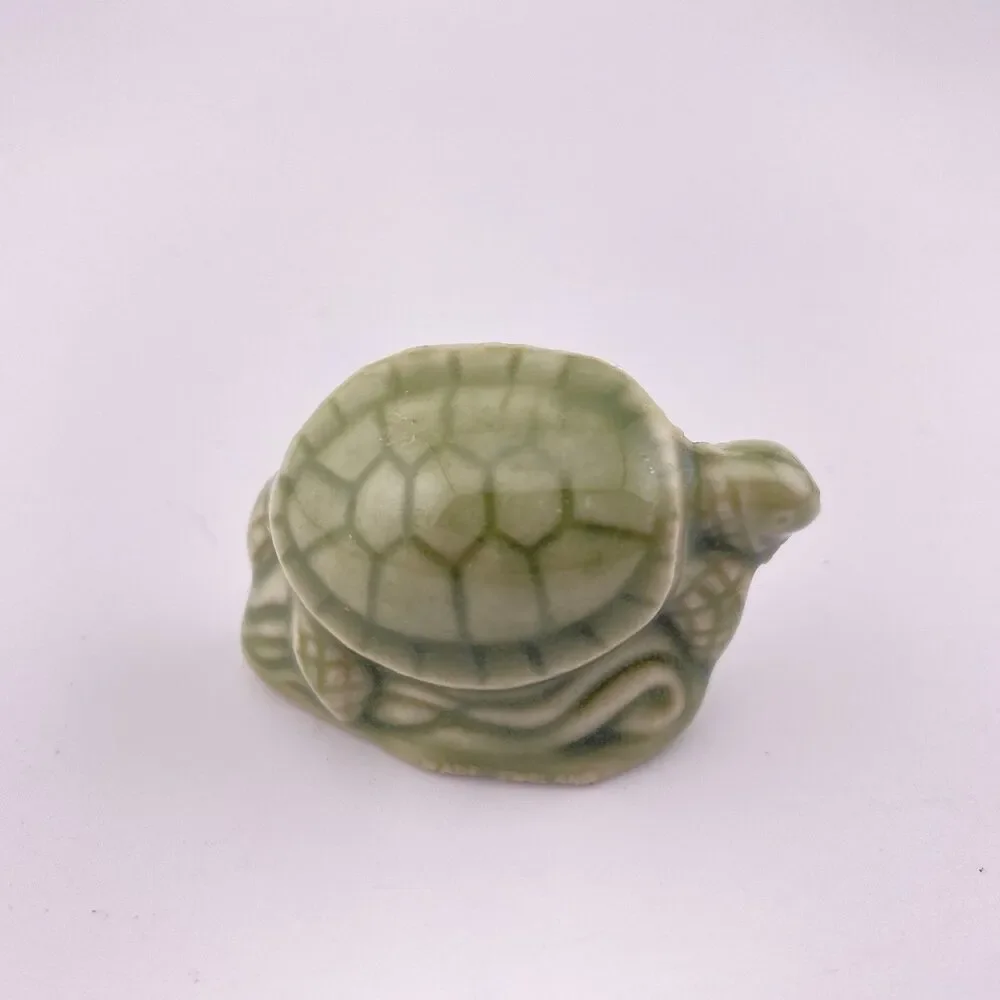 Vintage 1990s Green Sea Turtle figurine from the Wade Whimsies North American